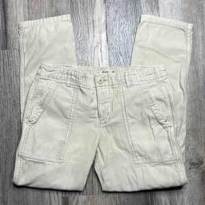 American Eagle Women’s Button Fly Khaki Slim Utility Crops, size 2